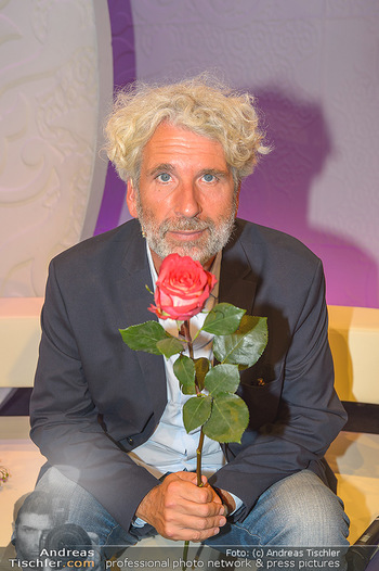20 Jahre Barbara Karlich Show - ORF Zentrum - Di 03.09.2019 - Dirk STERMANN (Portrait mit Rose)10