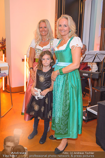 Sportalm Schauraum Opening - Palais Wessely, Wien - Di 17.09.2019 - Ulli EHRLICH mit Schwester Christina36