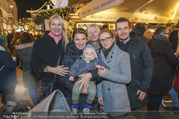 Promis beim Punsch Ausschenken - Am Graben und Freyung, Wien - Fr 20.12.2019 - Die Schwestern Claudia und Barbara STÖCKL und Sabine KRAUSZ mit1