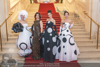 Silvesterball - Hofburg Wien - Di 31.12.2019 - Alexandra KASZAY mit Hostessen5