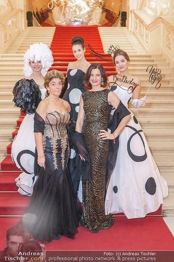 Silvesterball - Hofburg Wien - Di 31.12.2019 - Alexandra KASZAY, Monika SCHEINOST mit Hostessen15