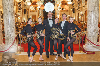 Silvesterball - Hofburg Wien - Di 31.12.2019 - Christof CREMER mit Tänzerinnen104