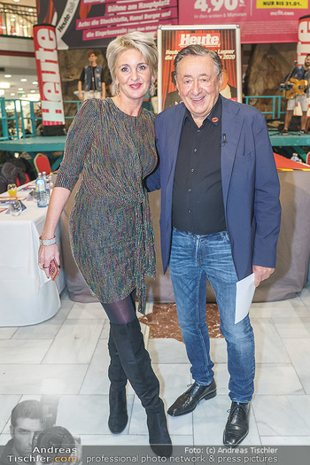 Heute Opernballprinzessin - Lugner City, Wien - Mo 20.01.2020 - Richard LUGNER mit Begleitung ´Zebra´ Karin KARRER12