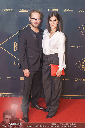 Premiere ´Babylon Berlin´ - Kattus Sektkellerei, Wien - Di 21.01.2020 - Daniela GOLPASHIN mit Ehemann Dominik65