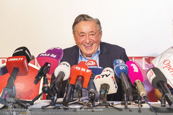 PK: Nicht-Verkündung des Stargasts - Lugner City, Wien - Do 13.02.2020 - Richard LUGNER vor vielen Mikrofonen und Journalisten - noch gut1