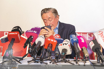 PK: Nicht-Verkündung des Stargasts - Lugner City, Wien - Do 13.02.2020 - Richard LUGNER erhält den Anruf, daß er den Stargast nicht ver16