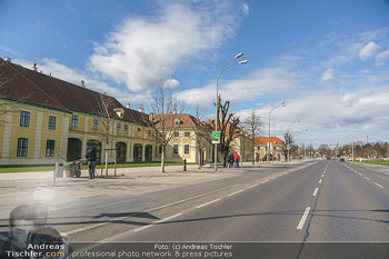 Coronavirus COVID-19 Feautre - Wien - Do 12.03.2020 - Leere Busspuren vor Schönbrunn, keine Touristenbusse, keine Tou5