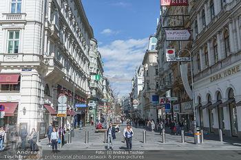 Coronavirus COVID-19 Feautre - Wien - Do 12.03.2020 - Wiener Kärntnerstraße bei Tageslicht und Frühlingstemperature40