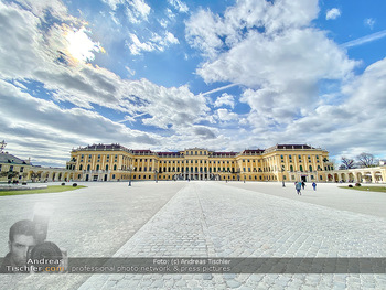 Coronavirus COVID-19 Feautre - Wien - Do 12.03.2020 - Kaum Touristen vor Schloss Schönbrunn trotz Frühlingstemperatu68