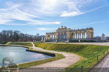 Corona Lokalaugenschein - Wien - Mo 16.03.2020 - Gloriette im Schloss Schönbrunn Park, menschenleer Coronavirus 13