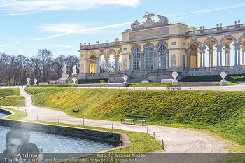 Corona Lokalaugenschein - Wien - Mo 16.03.2020 - Gloriette im Schloss Schönbrunn Park, menschenleer Coronavirus 15