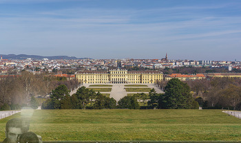 Corona Lokalaugenschein - Wien - Mo 16.03.2020 - Schloss Schönbrunn menschenleer Park ausgestorben wegen Coronav19