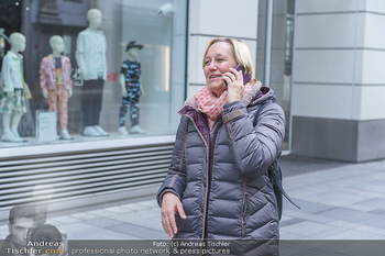 Corona Lokalaugenschein - Wien - Di 17.03.2020 - Birgit FENDERL, angetroffen auf der Kärntnerstraße, hat das Ha17