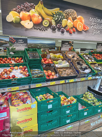 Corona Lokalaugenschein - Wien - Di 17.03.2020 - gut gefüllte Supermärkte Supermarkt Lieferkette, Lebensmittelh86