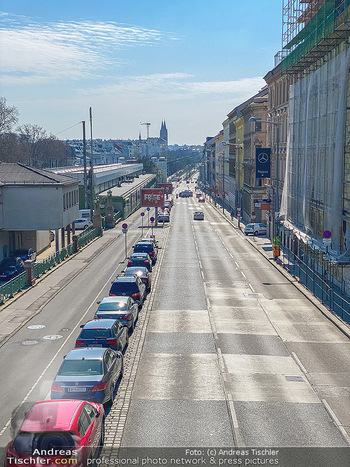 Corona Feature und Frühling - Wien und Wachau - Di 24.03.2020 - Leerer verwaister Neubaugürtel, Gürtel Wien, Menschenleere, Au52