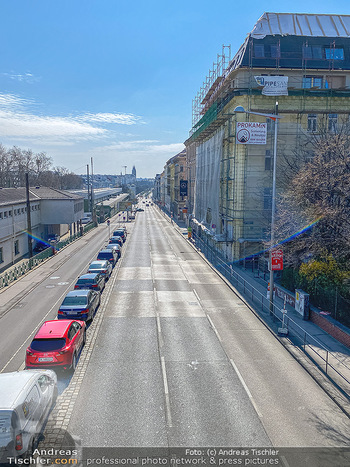 Corona Feature und Frühling - Wien und Wachau - Di 24.03.2020 - Leerer verwaister Neubaugürtel, Gürtel Wien, Menschenleere, Au54