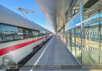 Corona Feature und Frühling - Wien und Wachau - Di 24.03.2020 - menschenleerer Hauptbahnhof Bahnsteig St. Pölten Coronavirus Pa61