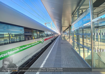 Corona Feature und Frühling - Wien und Wachau - Di 24.03.2020 - menschenleerer Hauptbahnhof Bahnsteig St. Pölten Coronavirus Pa62