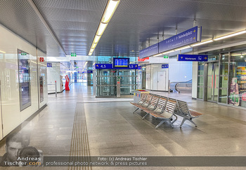 Corona Feature und Frühling - Wien und Wachau - Di 24.03.2020 - menschenleerer Hauptbahnhof Bahnsteig St. Pölten Coronavirus Pa70