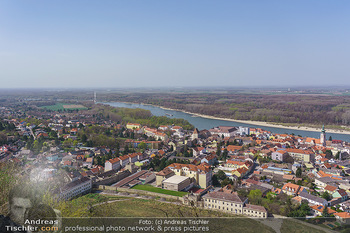 Fototour Großraum Hainburg - Hainburg, Carnuntum - Fr 27.03.2020 - Blick über Hainburg an der Donau von der Burgruine Heimenburg a13