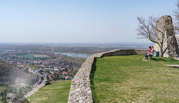 Fototour Großraum Hainburg - Hainburg, Carnuntum - Fr 27.03.2020 - Blick über Hainburg an der Donau von der Burgruine Heimenburg a20