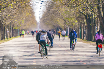 Corona Feature - Wien, NÖ - So 05.04.2020 - Großer Andrang Spaziergänger Jogger Läufer Radfahrer Coronavi25