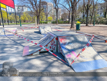 Corona Feature - Wien, NÖ - So 05.04.2020 - abgesperrte HalfPipe Spielplatz im Stadtpark wegen Coronavirus C66