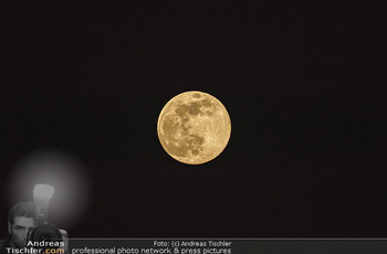 Supermond - Mond - Di 07.04.2020 - leuchtender Vollmond, Supermond über Österreich, Astronomie, T1