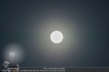 Supermond - Mond - Di 07.04.2020 - leuchtender Vollmond, Supermond über Österreich, Astronomie, T2