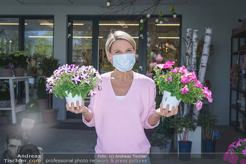 Promis während Corona - Wien - Mi 15.04.2020 - Kristina SPRENGER im Blumenfachgeschäft Gärtnerei Chwala Bad V1