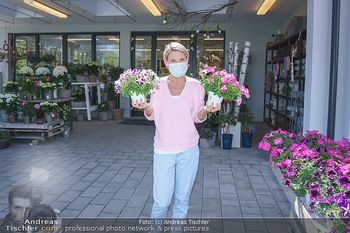 Promis während Corona - Wien - Mi 15.04.2020 - Kristina SPRENGER im Blumenfachgeschäft Gärtnerei Chwala Bad V34