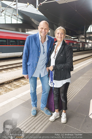 Werbeshooting für Festspielprogramm - Theaterpark Berndorf - Sa 13.06.2020 - Bo SKOVHUS mit Ehefrau Ingrid17