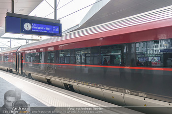 Werbeshooting für Festspielprogramm - Theaterpark Berndorf - Sa 13.06.2020 - ÖBB Railjet RJX564 und Wagon 26 mit den Künstlern bei der Abfa52
