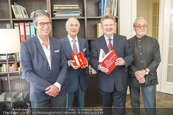 Ewald Plachutta Geburtstag - Brandstätter Verlag, Wien - Mo 15.06.2020 - Christian BRANDSTÄTTER mit Sohn Niki (Nikolaus), Ewald PLACHUTT10
