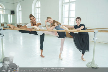 Staatsopernballett beim Training - Wiener Staatsoper - Fr 19.06.2020 - Rebecca HORNER, Olga ESINA, Maria YAKOVLEVA30