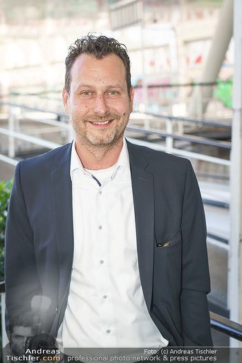 Liebesg´schichten und Heiratssachen - MS Blue Danube, Wien - Mi 24.06.2020 - Alexander HOFER (Portrait)34