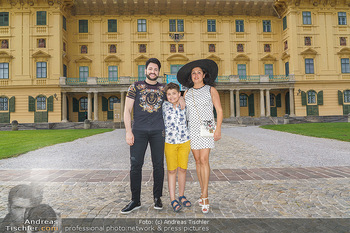 Wir spielen für Österreich - Empfang - Henrici, Eisenstadt - Fr 26.06.2020 - Anna NETREBKO mit Sohn Tiago und Ehemann Yusif EYVAZOV23
