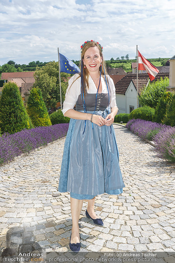 Ein fest für Dominique Meyer - Schloss Gobelsburg, NÖ - Mi 01.07.2020 - Maria GROßBAUER im Dirndl6