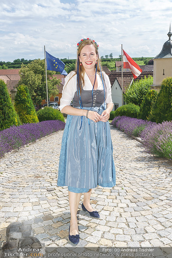 Ein fest für Dominique Meyer - Schloss Gobelsburg, NÖ - Mi 01.07.2020 - Maria GROßBAUER im Dirndl7