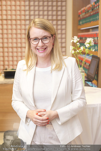 Pre-Opening - Waterdrop Store - Do 02.07.2020 - Ministerin Margarete SCHRAMBÖCK (Portrait)10