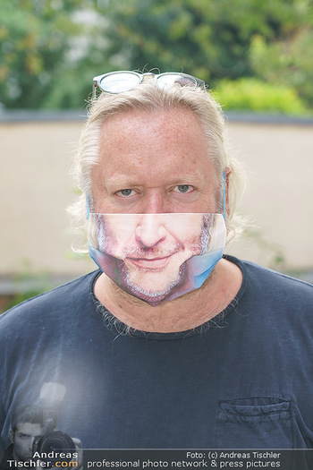 Interviewtermin Seberg und Prokopetz - Agentur Sobieszek, Wien - Mi 29.07.2020 - Gregor SEBERG (Portrait mit Corona MNS Maske Schutzmaske)16