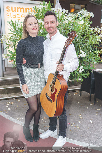 James Cottriall Konzert - Summerstage - Di 04.08.2020 - James COTTRIALL mit Freundin Jessi (Jessica, Jessy)2