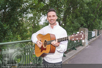 James Cottriall Konzert - Summerstage - Di 04.08.2020 - James COTTRIALL mit seiner Gitarre5