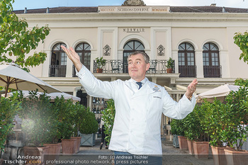 Festspiel Premiere - Grafenegg - Fr 14.08.2020 - Toni MÖRWALD vor seinem Restaurant Schlosstaverene4