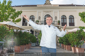 Festspiel Premiere - Grafenegg - Fr 14.08.2020 - Toni MÖRWALD vor seinem Restaurant Schlosstaverene5