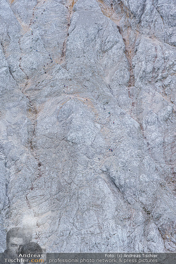 200 Jahre Erstbesteigung - Zugspitze - Do 27.08.2020 - Unzählige Bergsteiger am Weg zum Gipfel, Stau am Berg, Massenan2