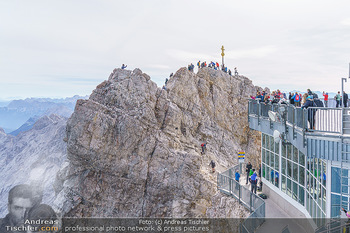 200 Jahre Erstbesteigung - Zugspitze - Do 27.08.2020 - Alle wollen tw. in Halbschuhen zum Gipfelkreuz, Massenandrang am11