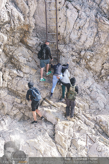 200 Jahre Erstbesteigung - Zugspitze - Do 27.08.2020 - Alle wollen tw. in Halbschuhen zum Gipfelkreuz, Massenandrang am12