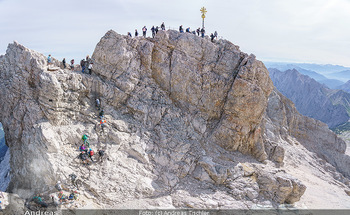 200 Jahre Erstbesteigung - Zugspitze - Do 27.08.2020 - Alle wollen tw. in Halbschuhen zum Gipfelkreuz, Massenandrang am19