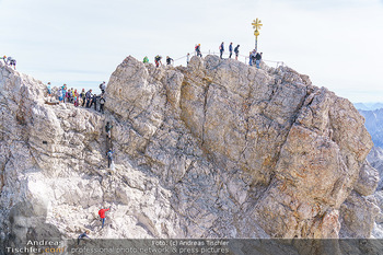 200 Jahre Erstbesteigung - Zugspitze - Do 27.08.2020 - Alle wollen tw. in Halbschuhen zum Gipfelkreuz, Massenandrang am22